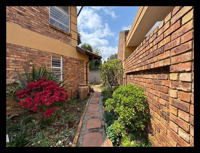 4 BEDROOM CLUSTER FOR SALE IN GLEN MARAIS